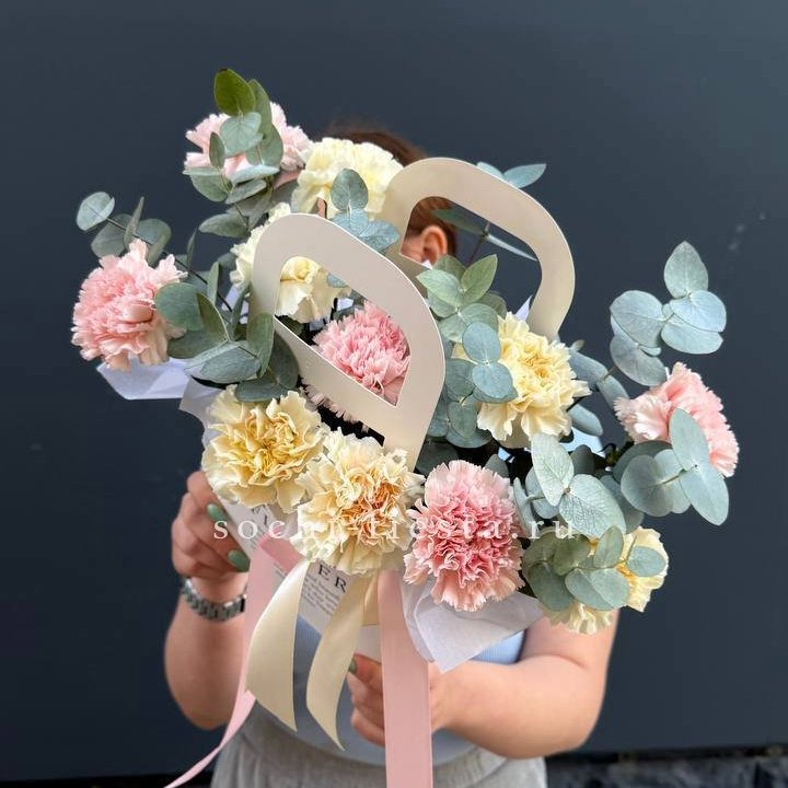 Сумочка из диантусов в Нижнекамске