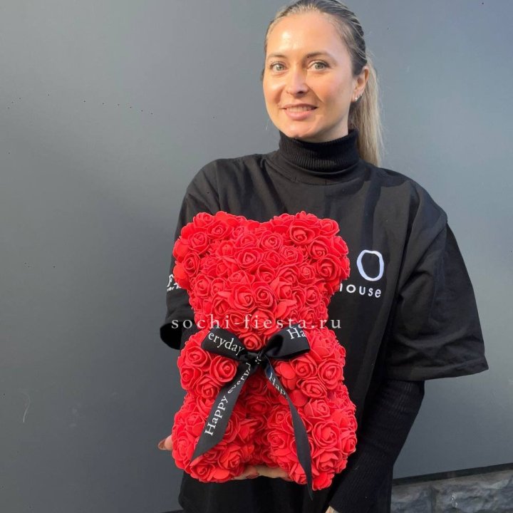 Медведь из роз красный в Нижнекамске