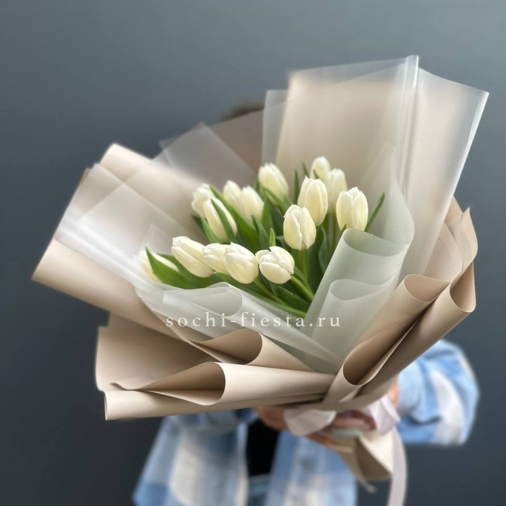 Букет из 15 белых тюльпанов в Нижнекамске