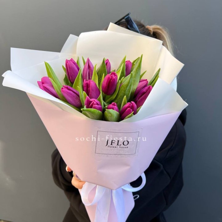 15 пурпурных тюльпанов в Нижнекамске