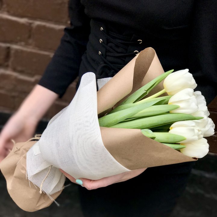 Букет белых тюльпанов в Нижнекамске