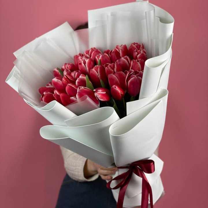 Букет красных тюльпанов в Нижнекамске